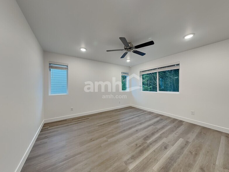 Building Photo - 7722 Brenden St SW