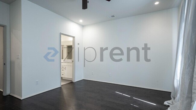 Building Photo - 1346 Calash Ave