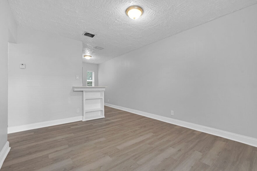 Building Photo - 746 SW 4th St