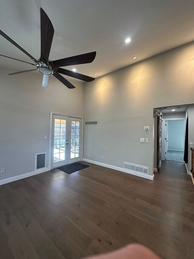 Building Photo - 3 Bed 2 Bath Remodeled Home for Rent!