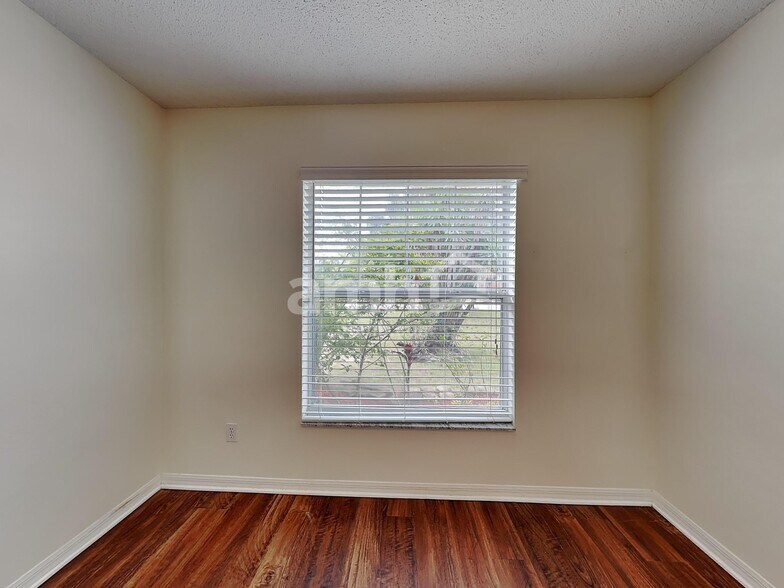 Building Photo - 12241 Woodglen Cir