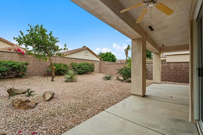 Building Photo - 78472 Glastonbury Way