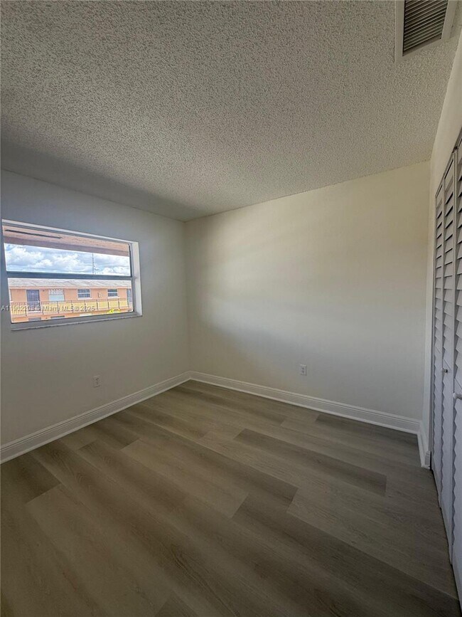 Building Photo - 5461 W 24th Ave