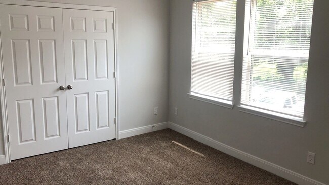 Building Photo - 9214 Nyssa Ave