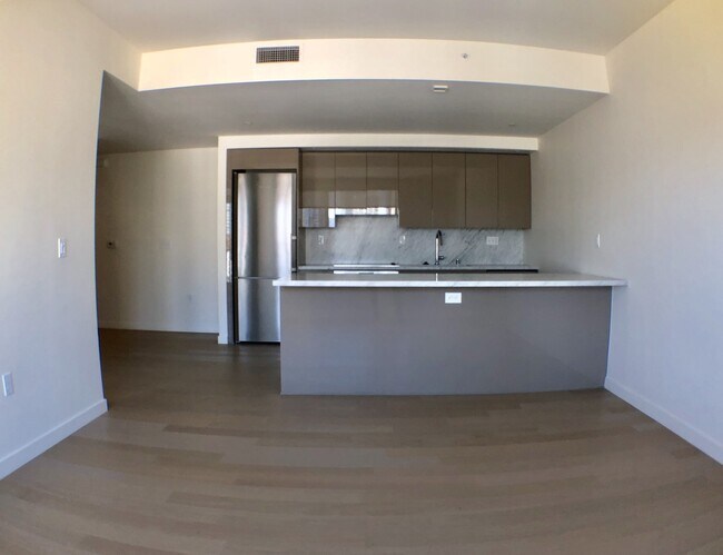 Building Photo - Very Unique Spacious Two Bedroom - Two bat...