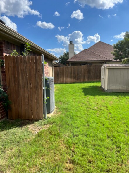 Building Photo - 4504 Red Robin Ct