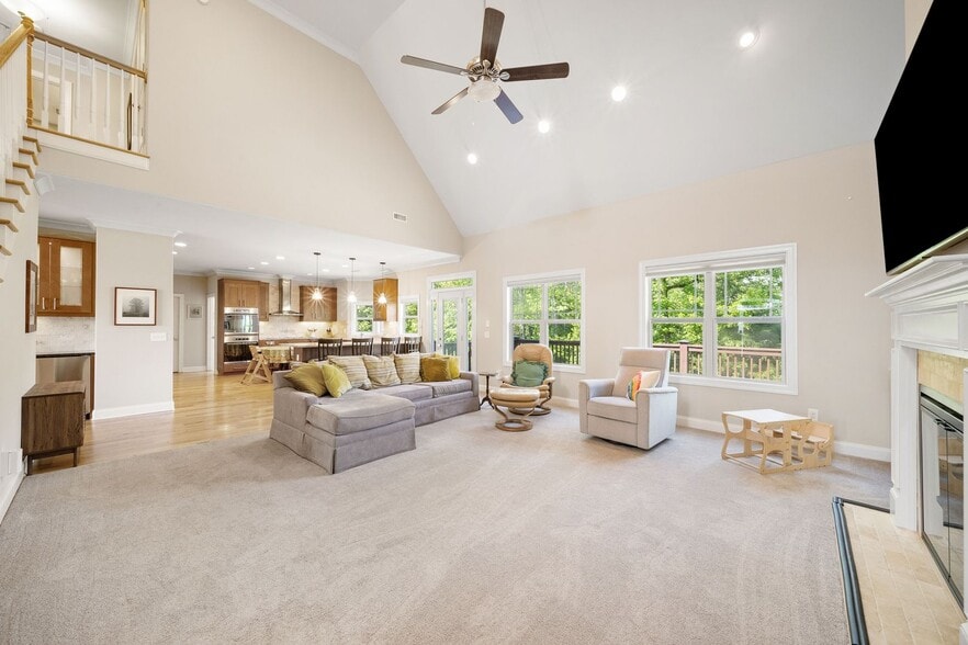 Building Photo - Spacious Home in Solamere Subdivision