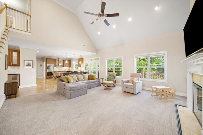 Building Photo - Spacious Home in Solamere Subdivision