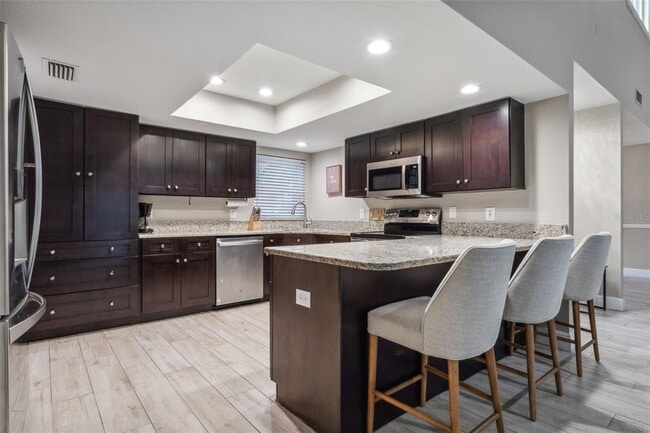 Building Photo - 4401 Summer Oak Dr