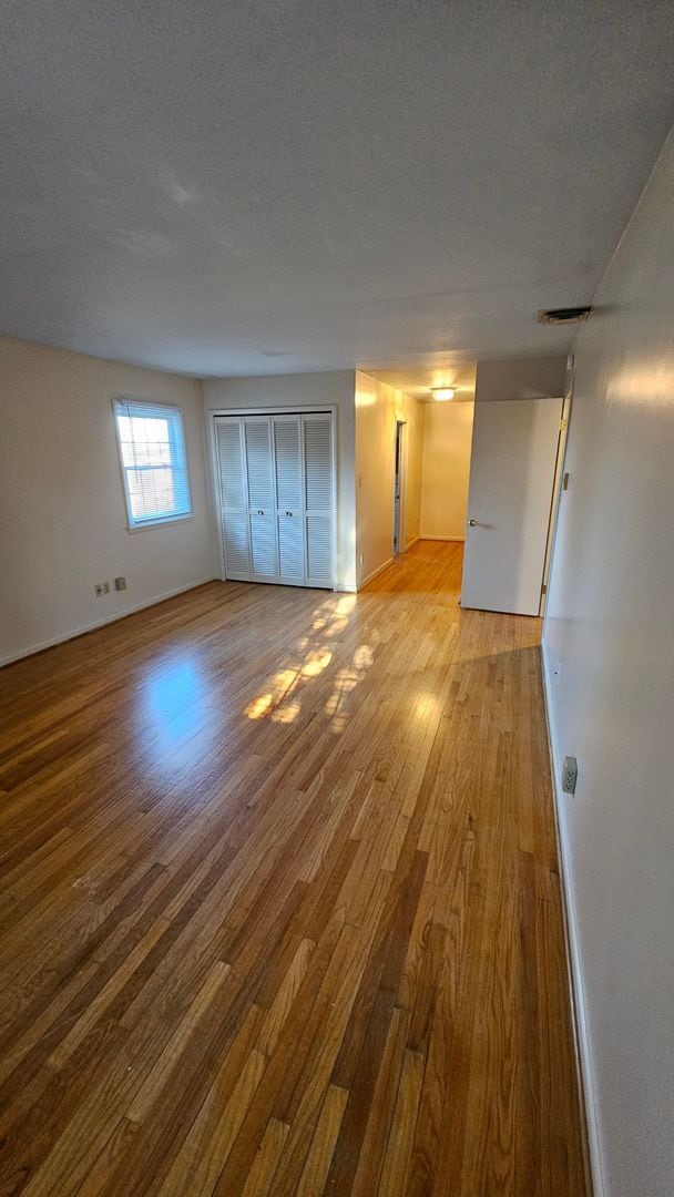 Building Photo - Spacious Single Family Home