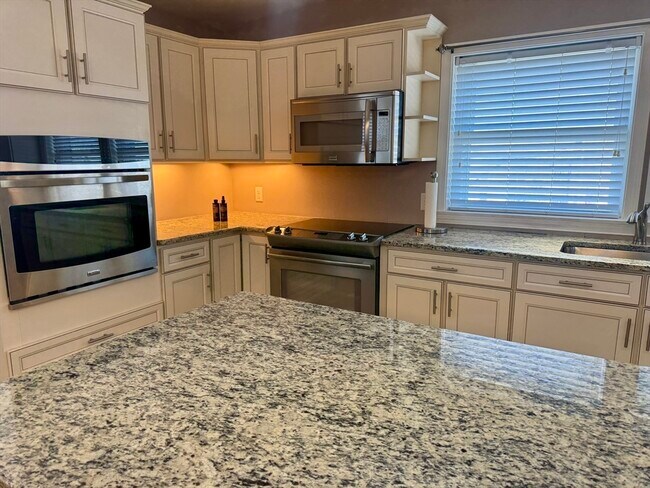 Building Photo - 789 Mt Pleasant St