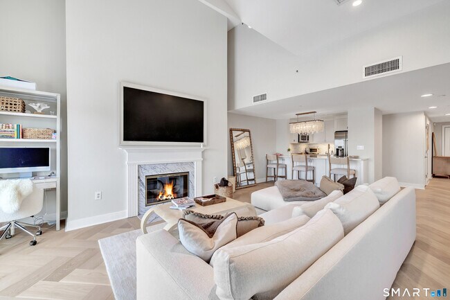 Building Photo - 43 Harbor Dr