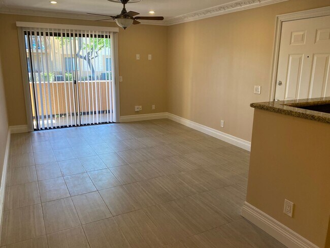 Building Photo - Villa Montevina 2 Bedroom Condo!