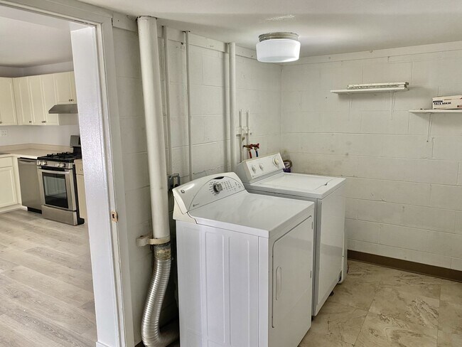 Building Photo - 214 Barcliffe Ln