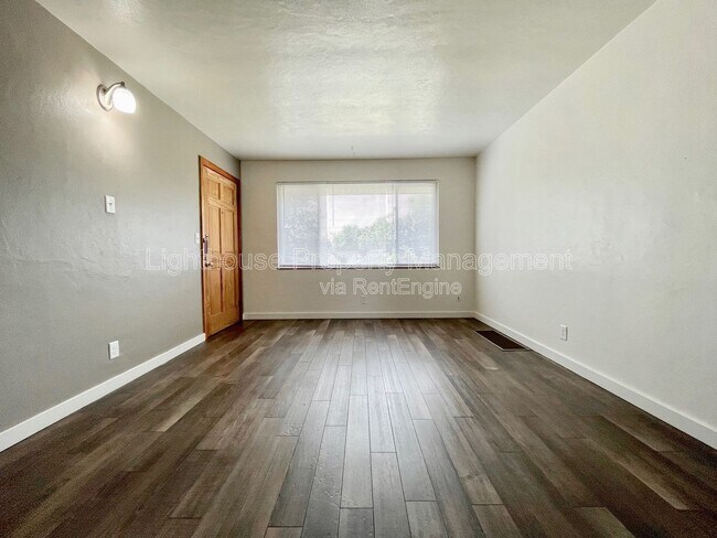 Building Photo - 1220 Ottillia St SE