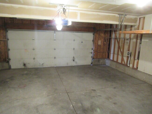 Building Photo - 3091 Leoti Dr