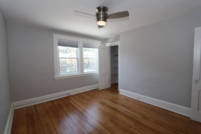 Building Photo - MAIN2220