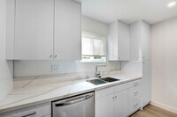 Building Photo - 2107 Montana Ave