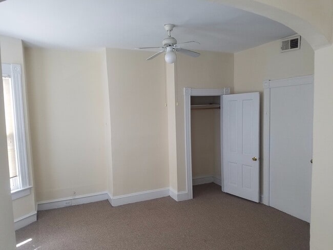 Building Photo - ROB22S