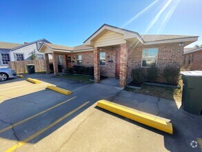 Building Photo - Spacious 2-Bedroom Duplex Near McNeese Sta...