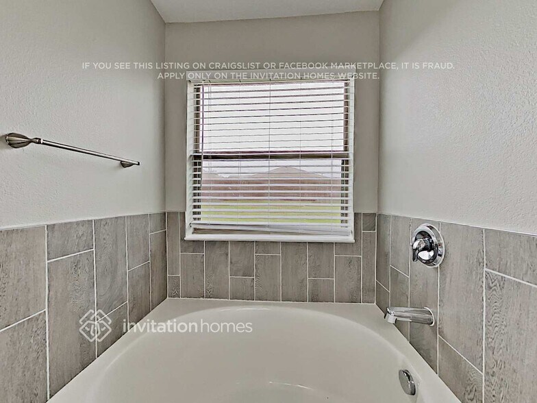 Building Photo - 8824 King Ranch Dr