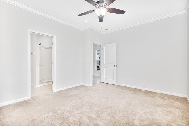 Building Photo - 301 Castle Dr