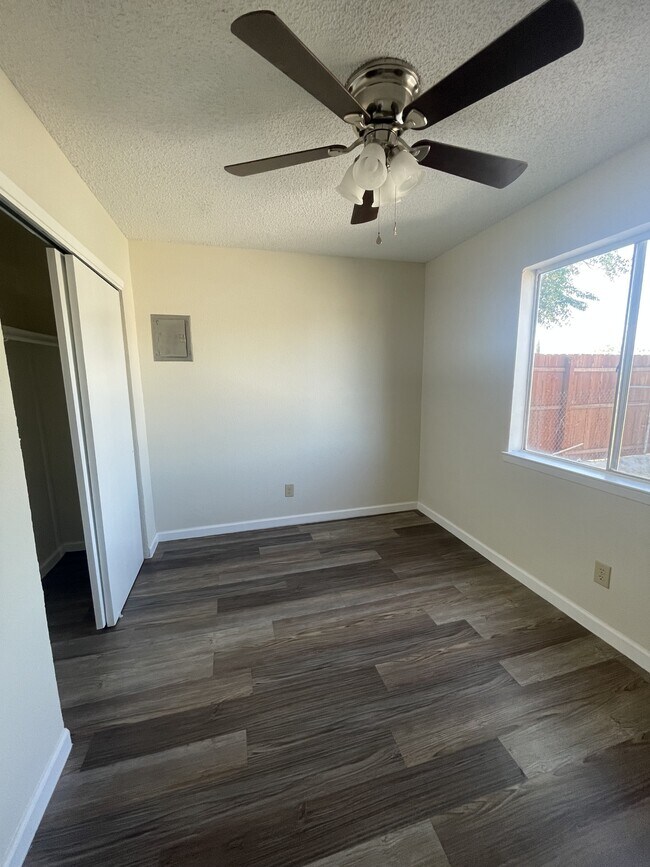 Building Photo - 864 Barandal Dr