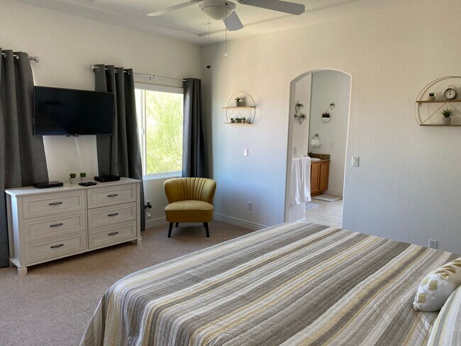 Building Photo - 3 BR + Bonus, Fully furnished, Includes Ut...