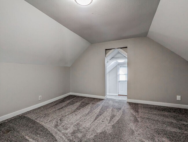 Building Photo - **Move-In Special** Move in ready 3 bed 1 bath home w/main level bedroom