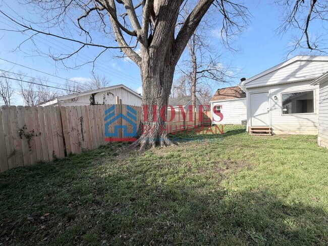 Building Photo - Three Bedroom House | Move in Ready