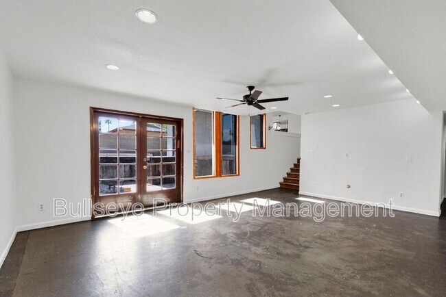 Building Photo - 1333 E Donner Dr