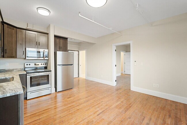 Building Photo - 702 20th St