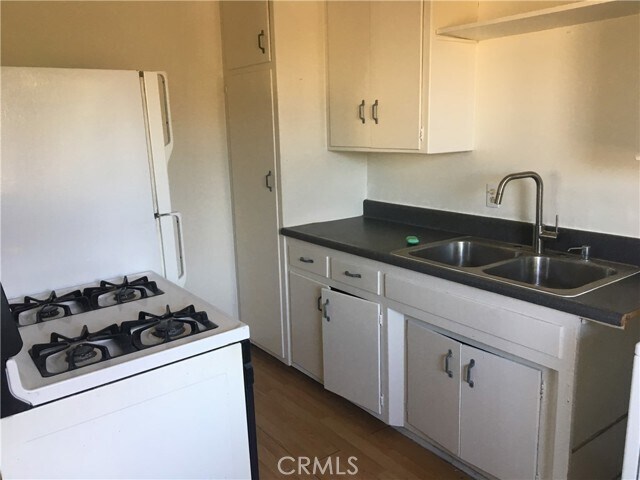 Building Photo - 680 W 18th St