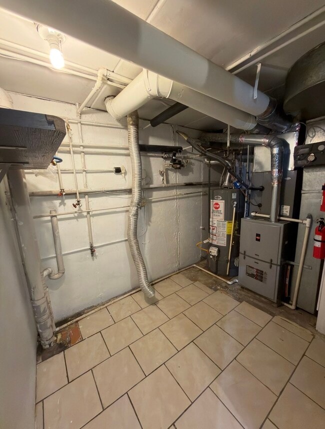 Building Photo - 203 Kenneth Cir