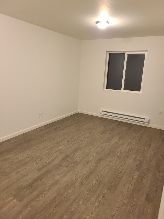 Building Photo - Duplex Left Side