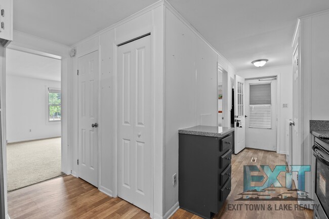 Building Photo - 2 Bedroom, 2 Bath Home located in Tanglewood Shores
