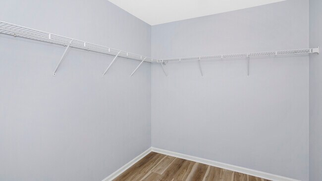 Building Photo - 345 N La Salle Dr