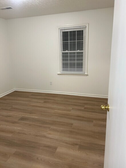 Building Photo - 5290 Waterlick Rd