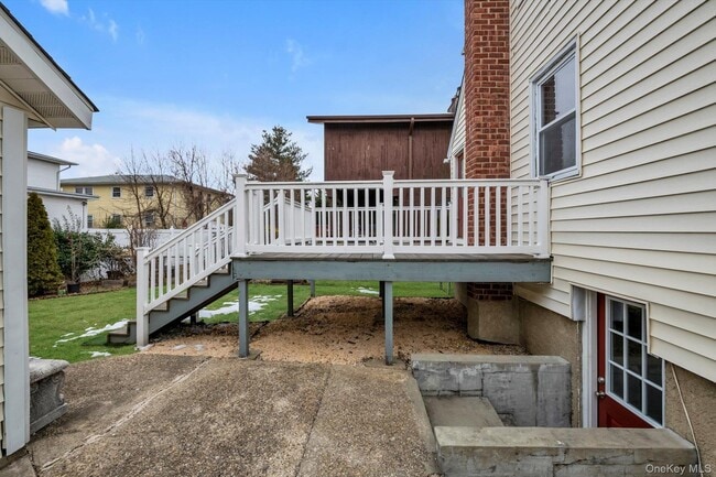 Building Photo - 9 Graywood Rd