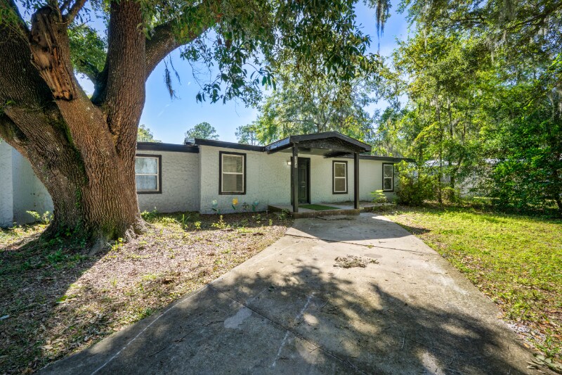 Primary Photo - 304 Bernard Rd