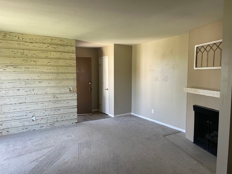 Living Room - 5350 Baltimore Dr