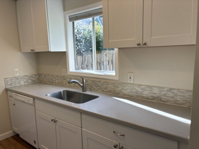 Building Photo - Lombard