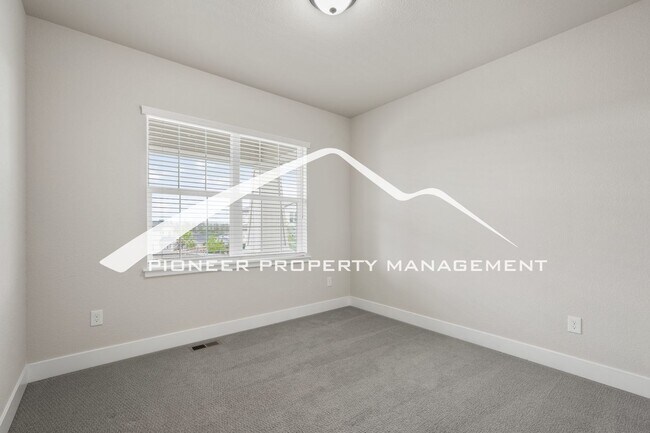 Building Photo - Main Floor Primary Home in Flying Horse with 5 Bedrooms, Gourmet Kitchen, Finished Basement & 4-C...