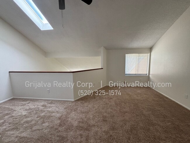 Building Photo - Beautiful Multi-story Townhouse near Tucson Racquet and Swim Club (Prince/Country Club)