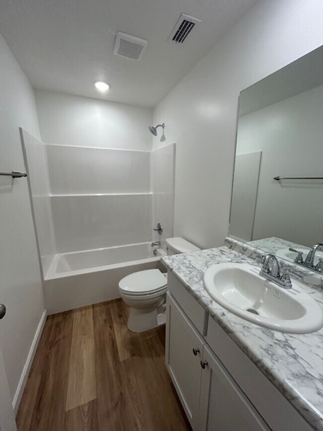 Building Photo - 314 Tomlinson Dr