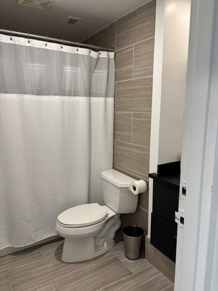 Bathroom Shower - 1200 N Nash St