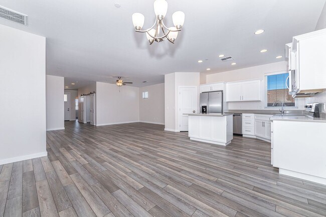 Building Photo - HOUSE -COTTONWOOD - HOA:THE VINEYARDS IN C...