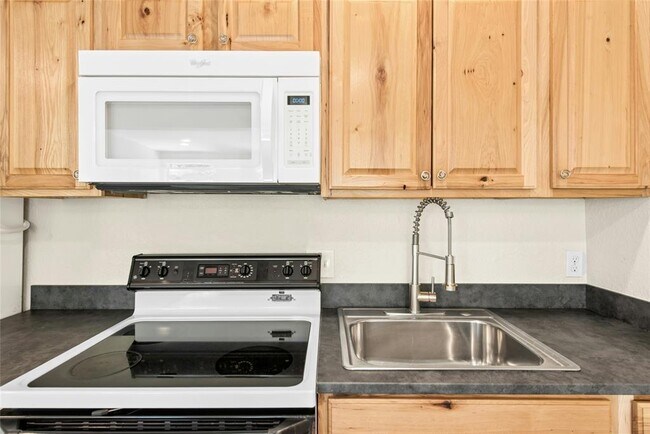 Building Photo - 904 Philco Dr