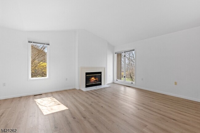 Building Photo - 8 Canada Goose Dr