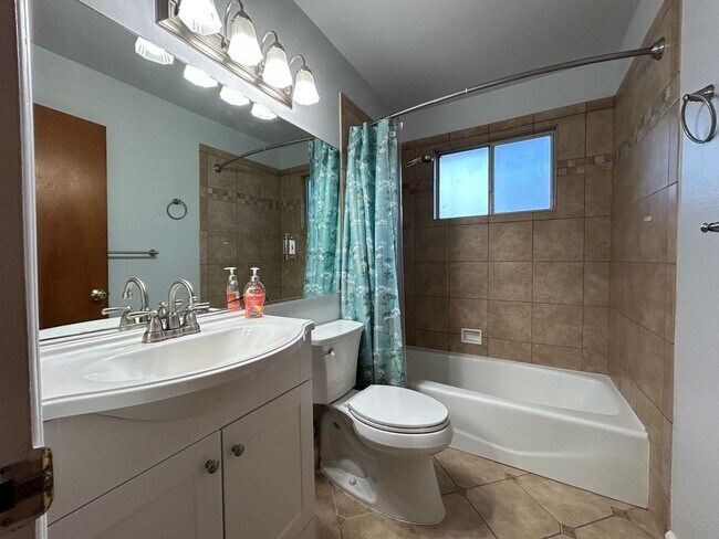 Building Photo - 120 Bessie Ln